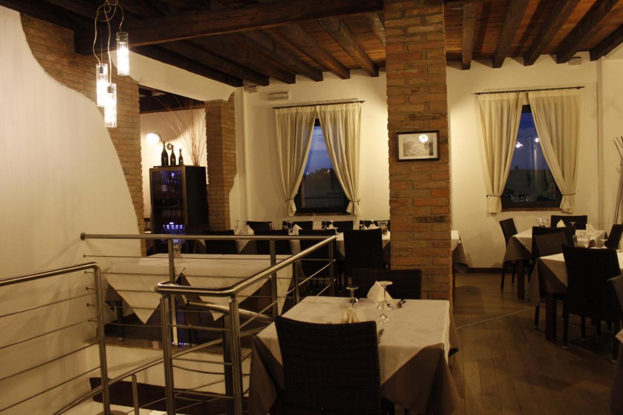 Hotel La Vecchia Reggio Reggio Emilia Exteriör bild